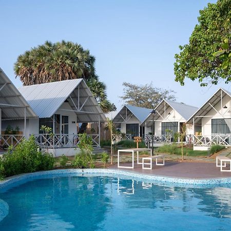 Praveg Beach Resort Daman Lighthouse Beach المظهر الخارجي الصورة