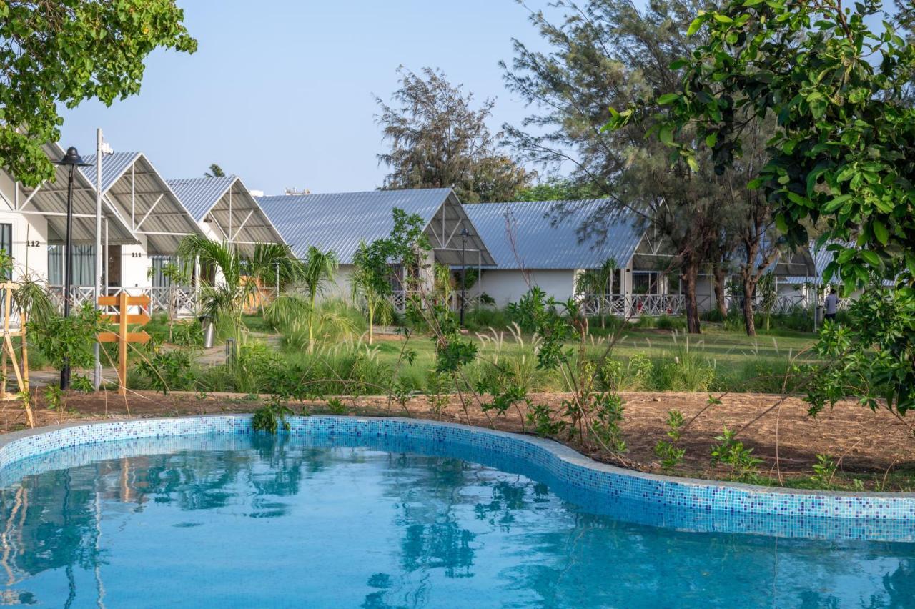 Praveg Beach Resort Daman Lighthouse Beach المظهر الخارجي الصورة