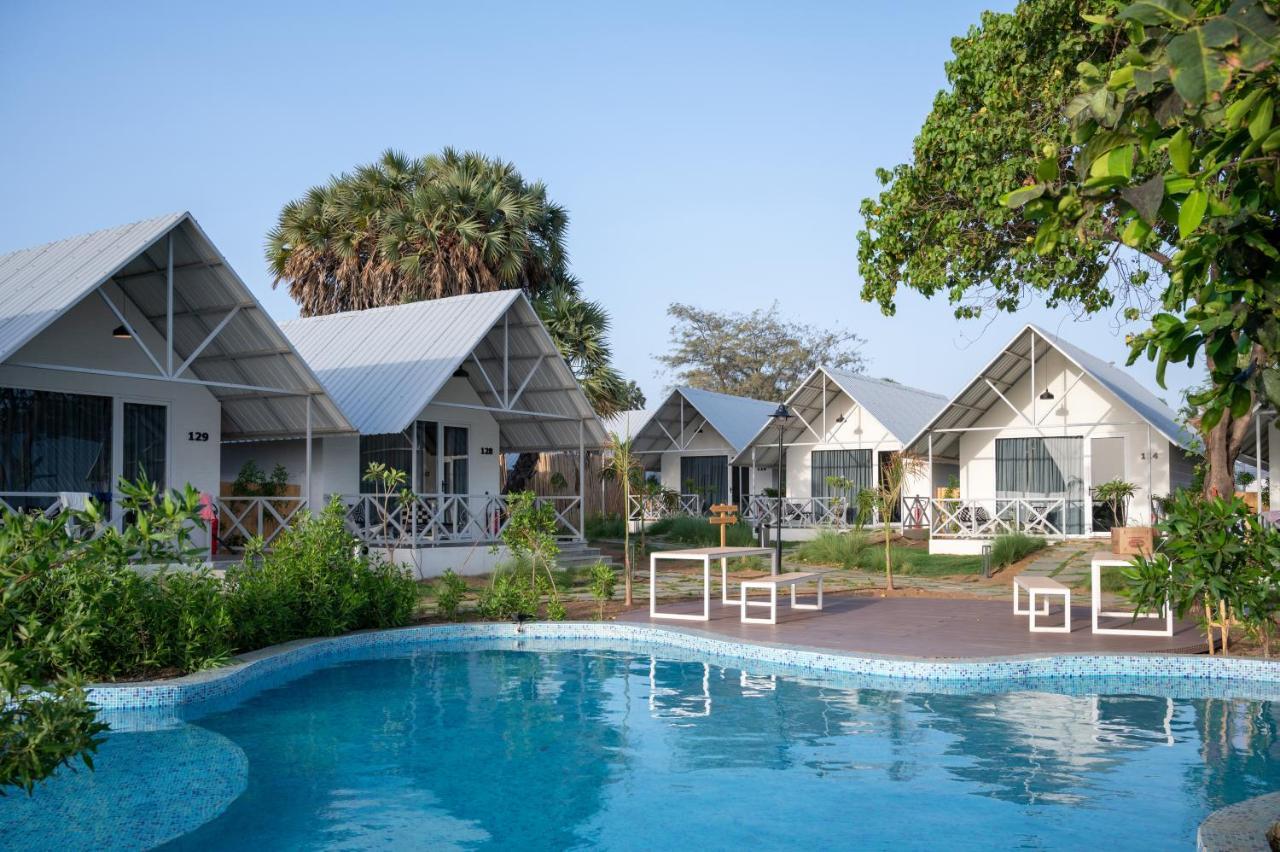 Praveg Beach Resort Daman Lighthouse Beach المظهر الخارجي الصورة