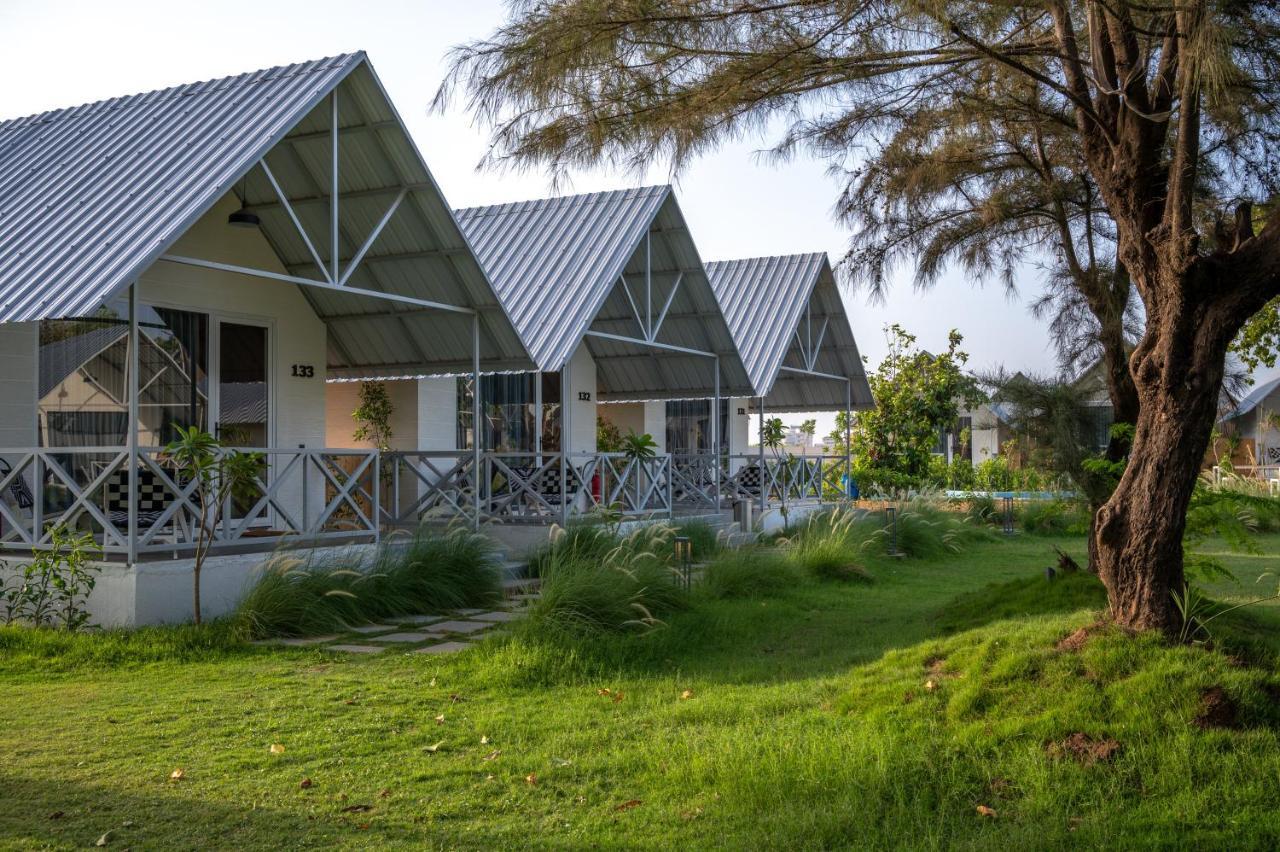Praveg Beach Resort Daman Lighthouse Beach المظهر الخارجي الصورة