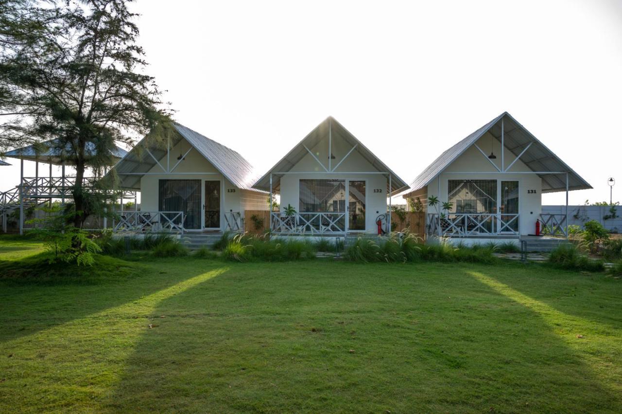 Praveg Beach Resort Daman Lighthouse Beach المظهر الخارجي الصورة