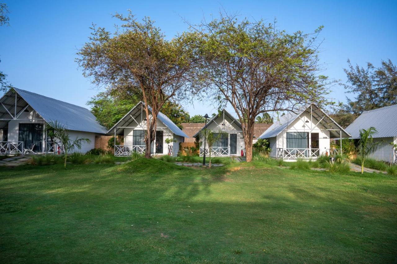 Praveg Beach Resort Daman Lighthouse Beach المظهر الخارجي الصورة